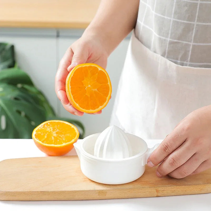 Portable Plastic Manual Fruit Juicer