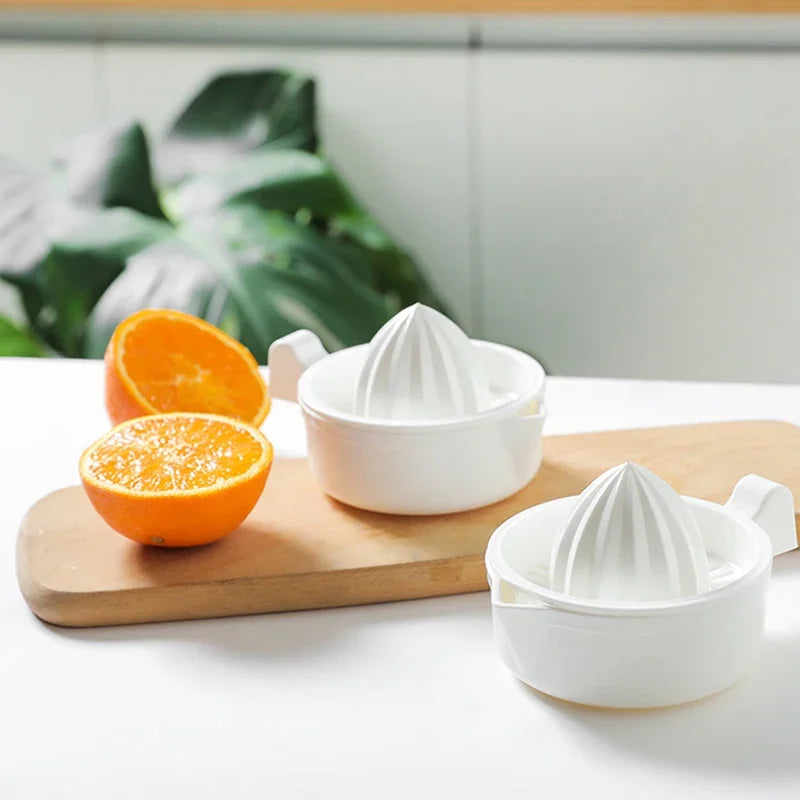 Portable Plastic Manual Fruit Juicer